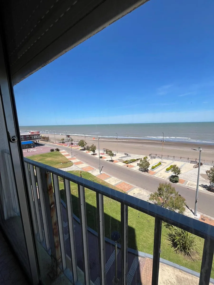 DEPARTAMENTO CON VISTA AL MAR EN MONTE HERMOSO foto 2