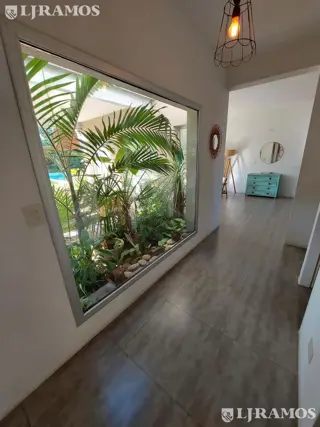 4 DORMITORIOS y AREA de SERVICIO. GRAN LOTE INTERNO. foto 5