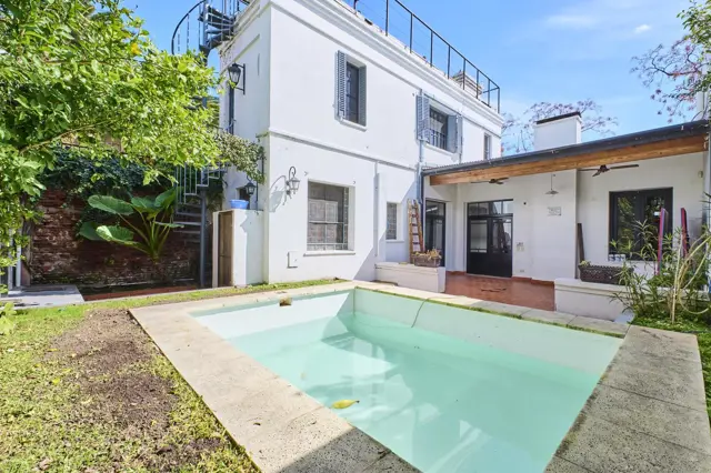 Casa 4 hambientes, 3 habitaciones, con Jardin, pileta y terraza en San isidro Libertador - Vias