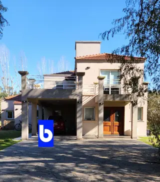 Excelente casa en El Nacional  Ubicada  Lindero a la cancha de Golfprimer barrio consolidado y cercano. Los Escritores foto 2