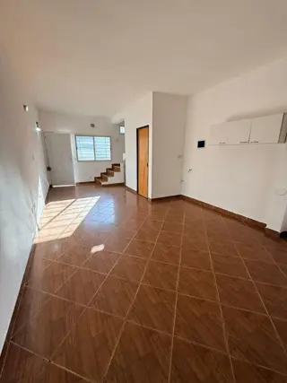 ALQUILER DUPLEX 3 AMBIENTES CON COCHERA foto 2