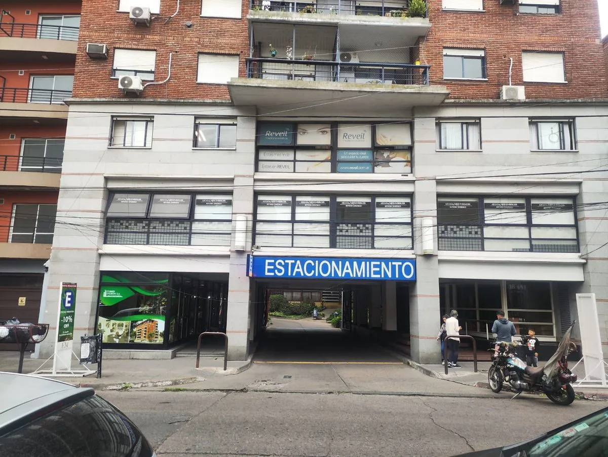 Cochera en Venta en Morón sobre Av. Rivadavia foto 2