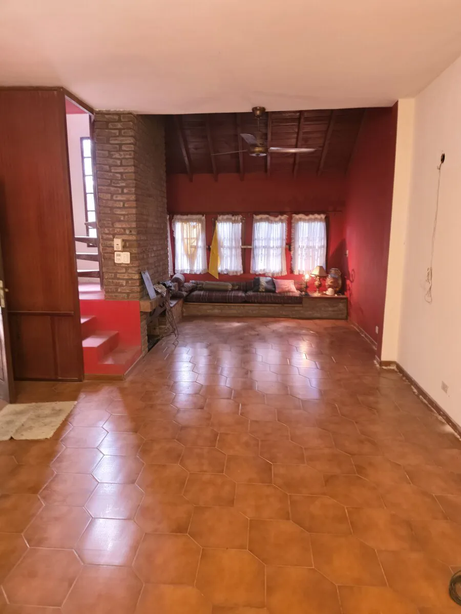 ¡OPORTUNIDAD ÚNICA! AMPLIA PROPIEDAD CON PILETA Y GRAN ESPACIO VERDE EN VILLA LUZURIAGA ZONA DE QUINTA foto 3