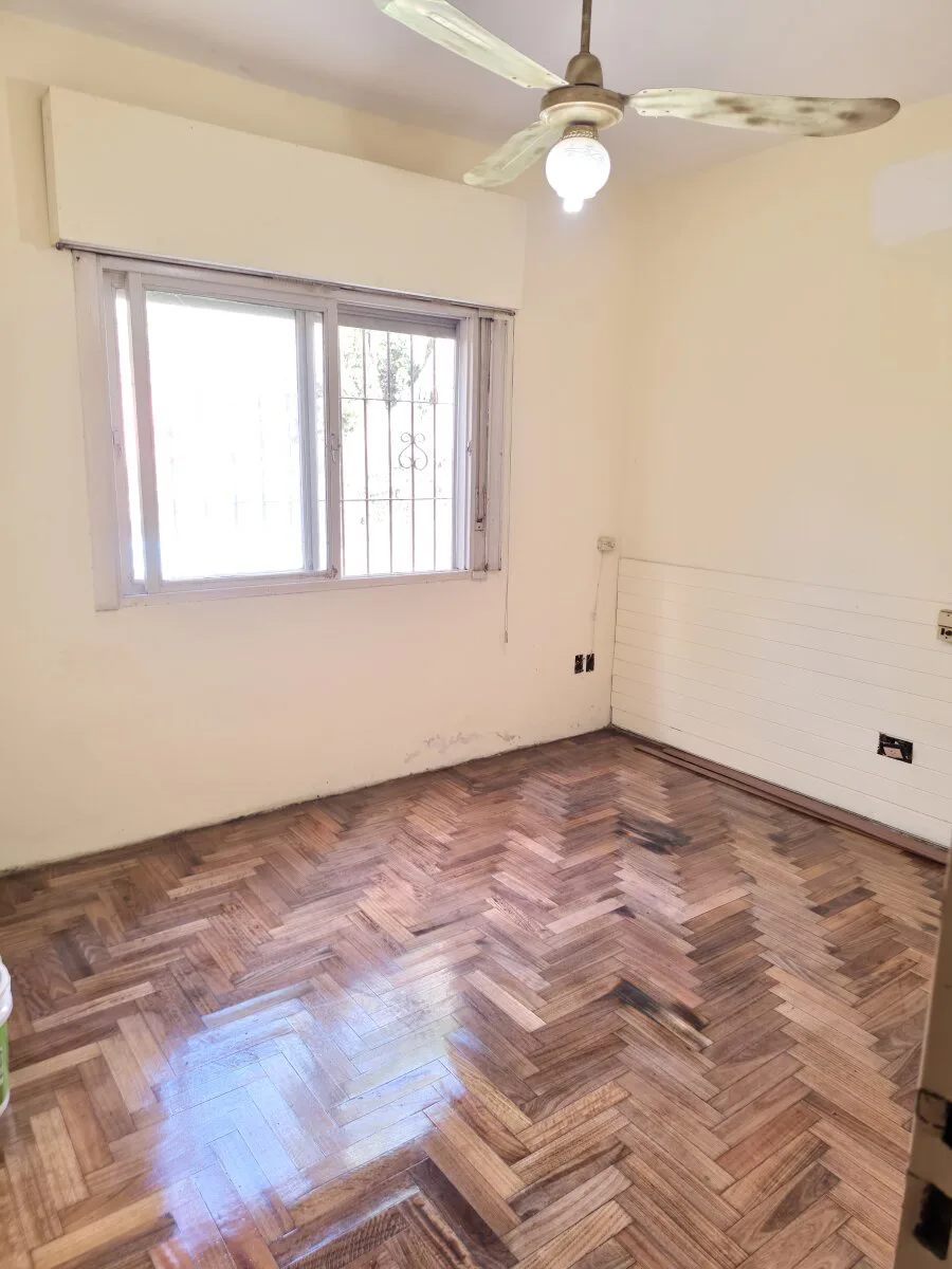 ¡OPORTUNIDAD ÚNICA! AMPLIA PROPIEDAD CON PILETA Y GRAN ESPACIO VERDE EN VILLA LUZURIAGA ZONA DE QUINTA foto 4