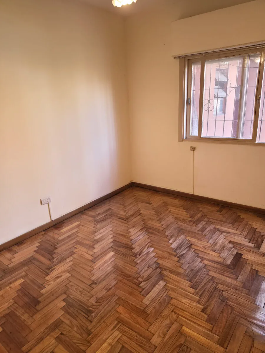 ¡OPORTUNIDAD ÚNICA! AMPLIA PROPIEDAD CON PILETA Y GRAN ESPACIO VERDE EN VILLA LUZURIAGA ZONA DE QUINTA foto 5