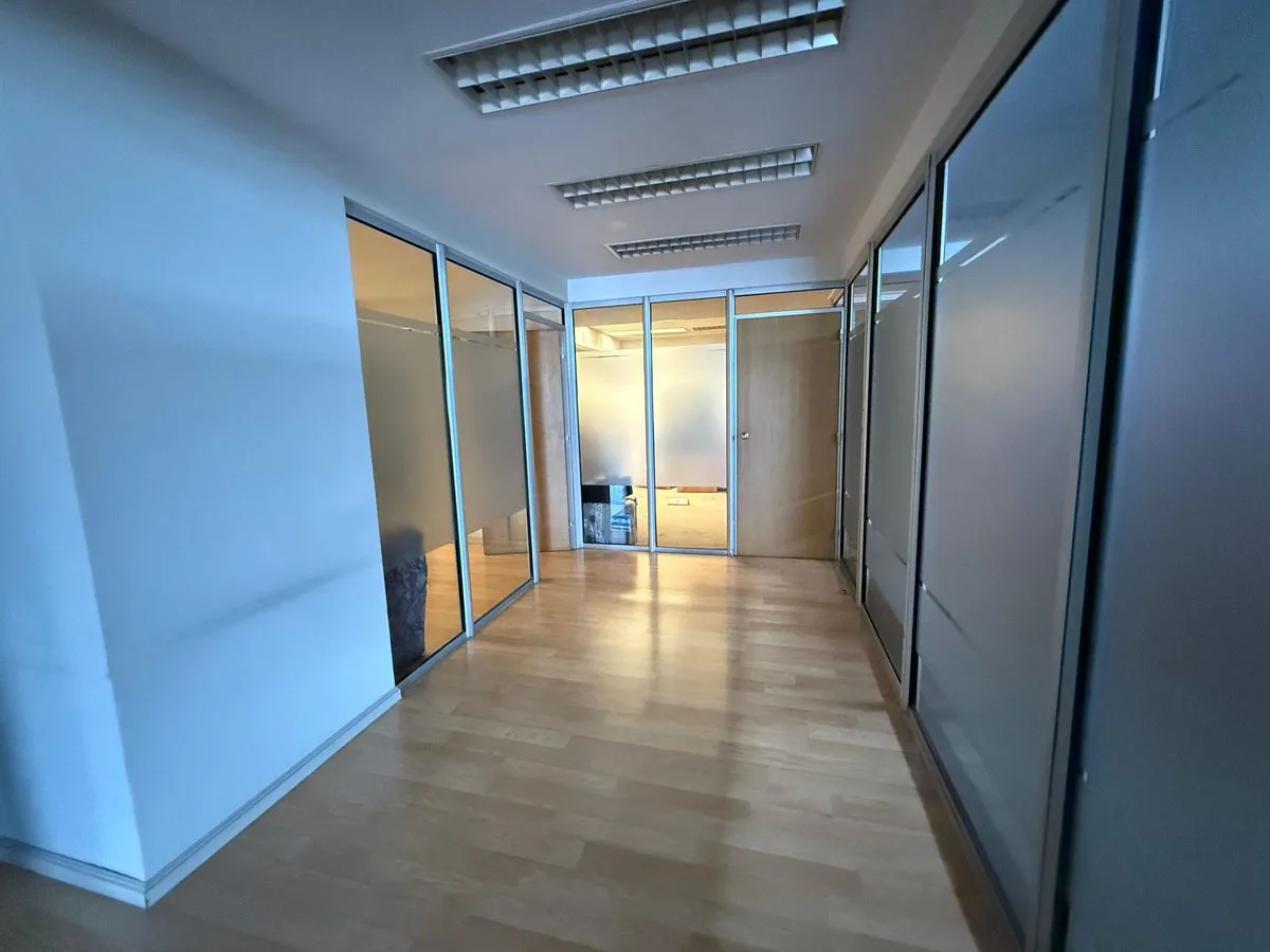 ALQUILER OFICINA MICROCENTRO CON 2 COCHERAS foto 4