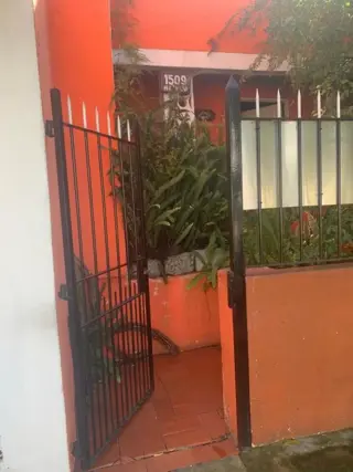 En esquina sobre calle Matheu dos casa a la venta sobre un lote de 197 mts foto 1
