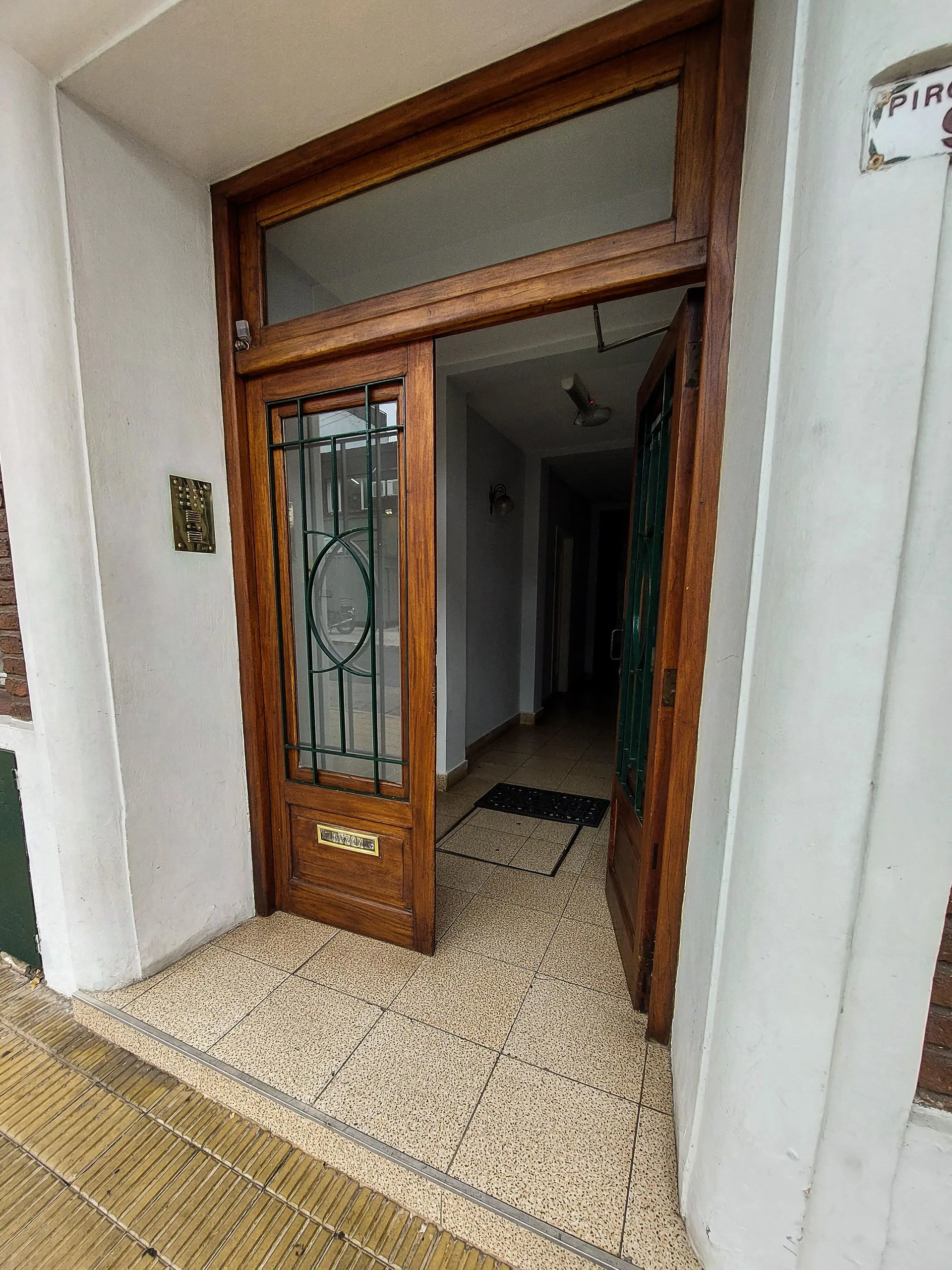 Departamento en venta en PB al frente con Patio foto 3