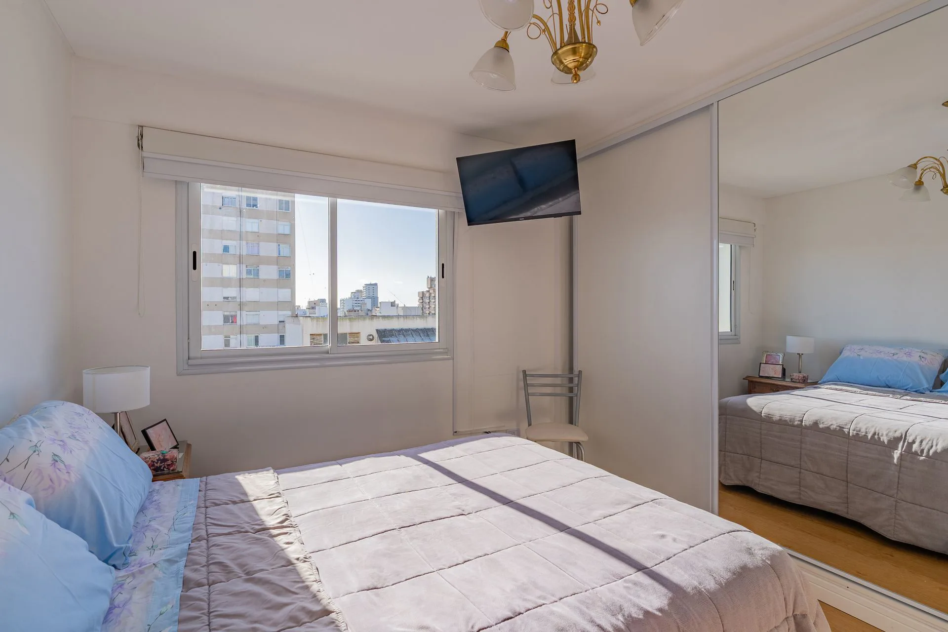 VENTA DEPARTAMENTO 2 AMBIENTES CENTRO COCHERA foto 2