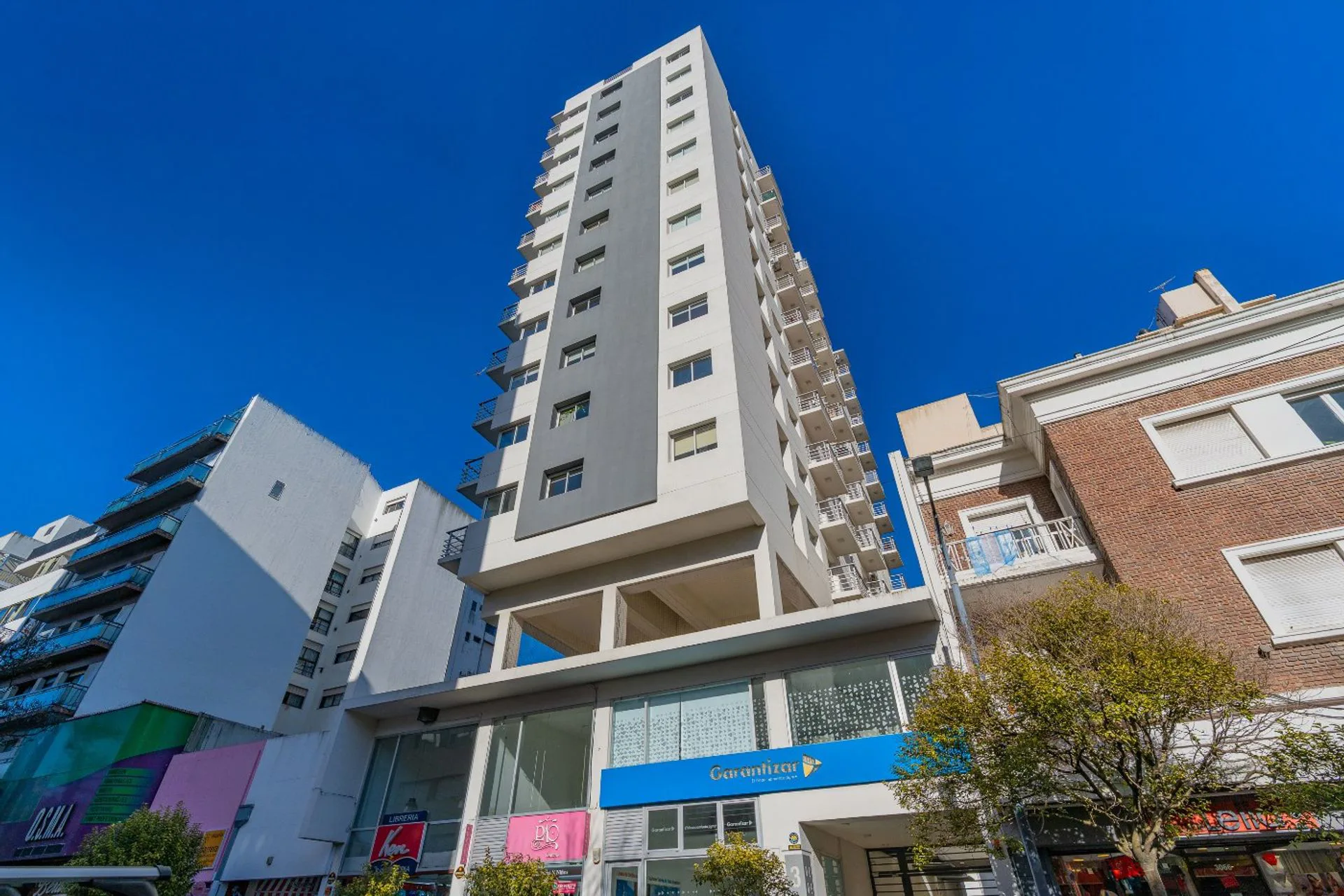 VENTA DEPARTAMENTO 2 AMBIENTES CENTRO COCHERA foto 5