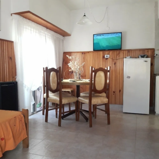 Departamento en alquiler para 4 personas con cochera cubierta a una cuadra del mar en Costa Azul foto 1