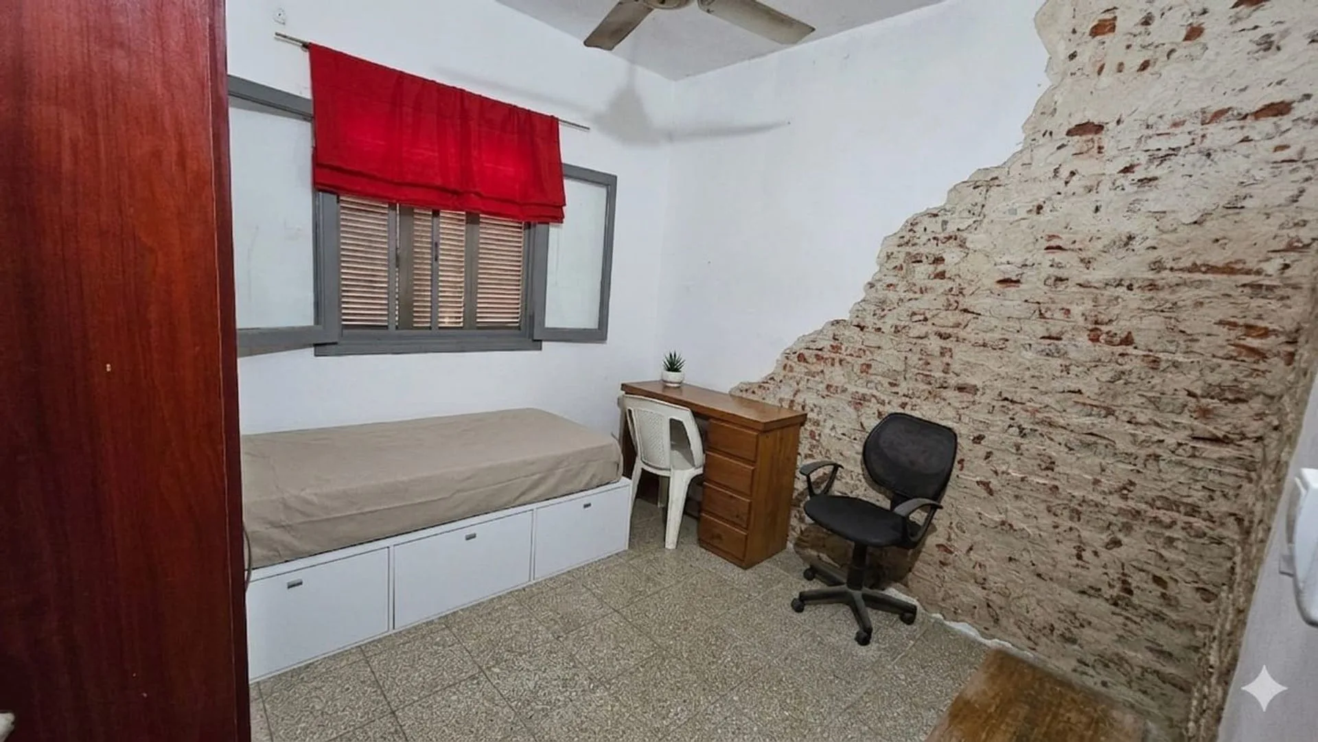 Venta - Casa de 2 dormitorios con buen terreno. foto 5