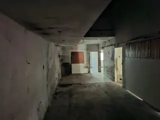VENTA Local comercial al frente + Galpón al fondo foto 4