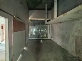 VENTA Local comercial al frente + Galpón al fondo foto 5
