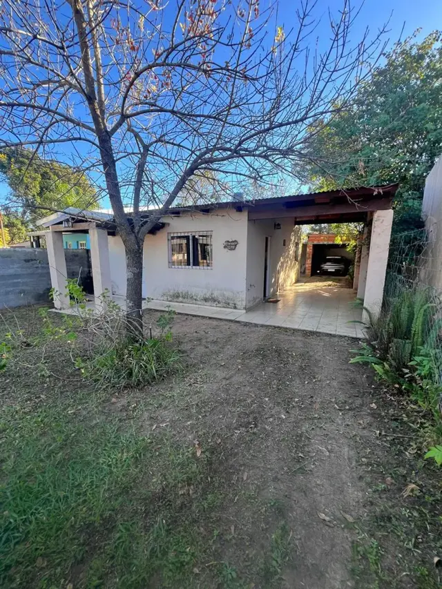 VENTA CASA a una cuadra del rio, Cayasta.-