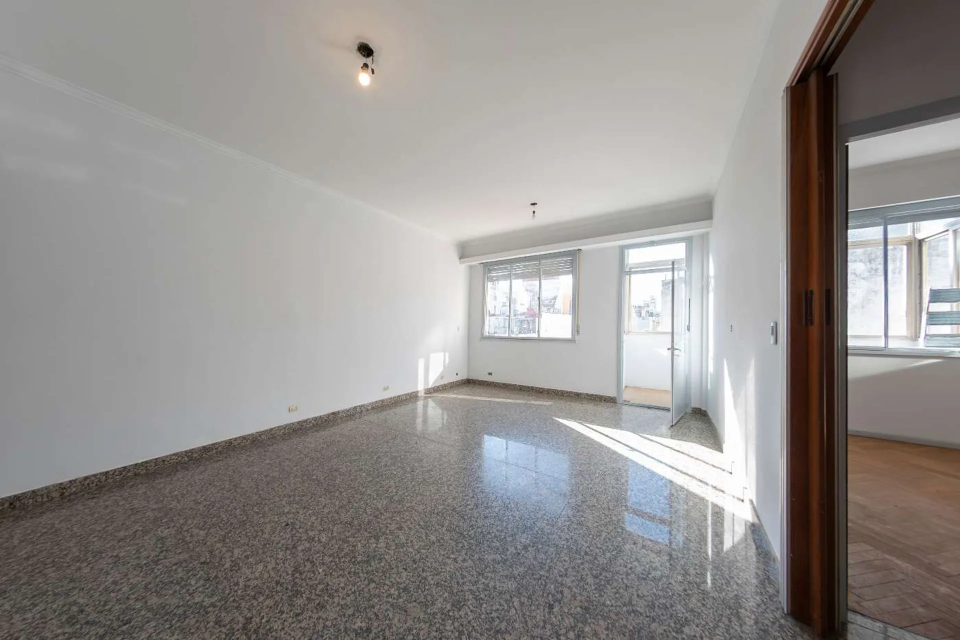 VENTA DEPTO 3 AMB CON BALCON + DEP EN MONSERRAT foto 2
