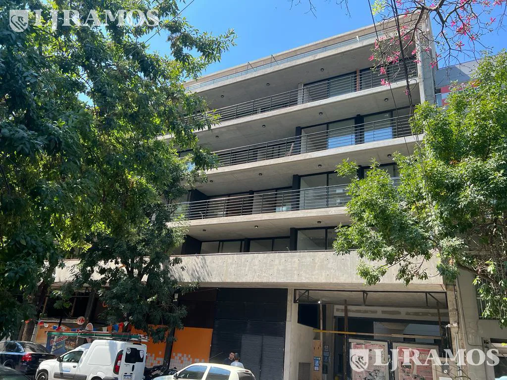 Venta Departamento Monoambiente en Coghlan con patio foto 5