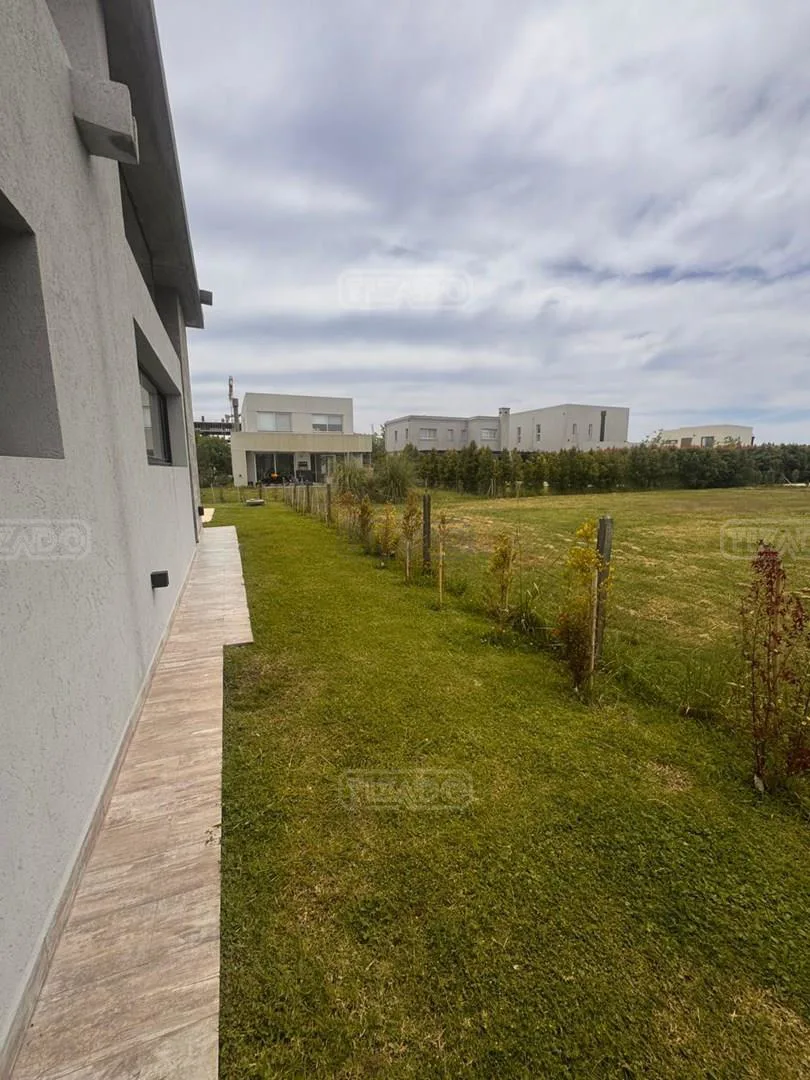Araucarias - Puertos del Lago - Escobar 100 foto 3