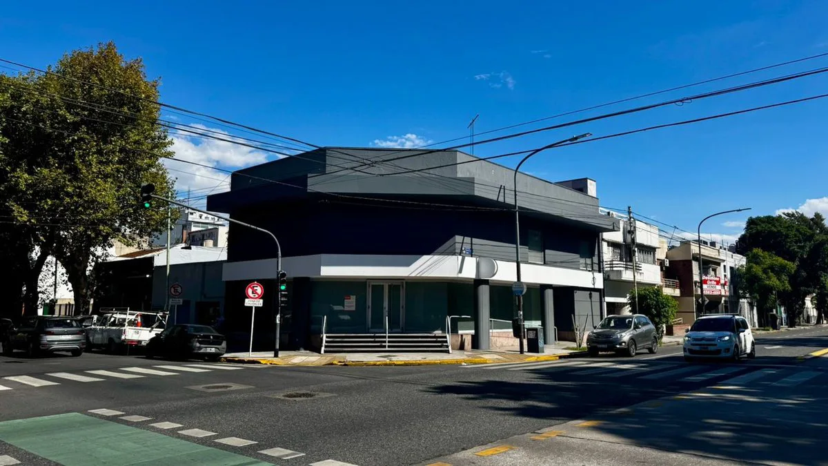 ALQUILER LOCAL COMERCIAL EN ESQUINA - EX BANCO foto 2