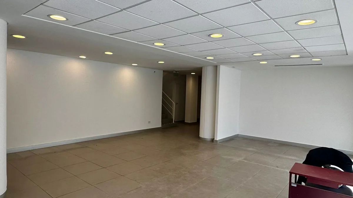 ALQUILER LOCAL COMERCIAL EN ESQUINA - EX BANCO foto 4