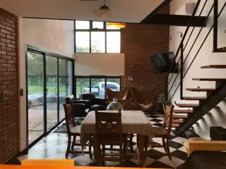EXCLUSIVO CHALET TIPO LOFT EN BARRIO CERRADO. CON PISCINA. FRENTE AL RIO. SEGURIDAD 24 HORAS. foto 5