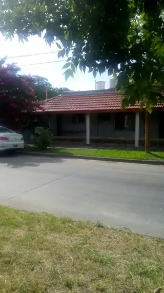 CASA 4 AMBIENTES EXCELENTE ESTADO foto 2