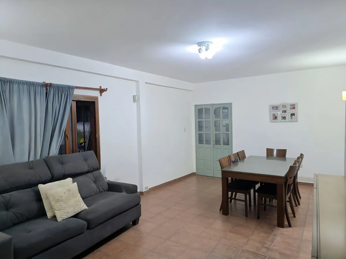 VENTA 2 CASAS EN BLOK EN LA LUCILA, LOTE PROPIO foto 4