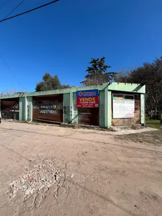 GRAN ESQUINA sobre Ruta 8 en Venta casa amplia + local para reciclarTRES LOTES foto 2