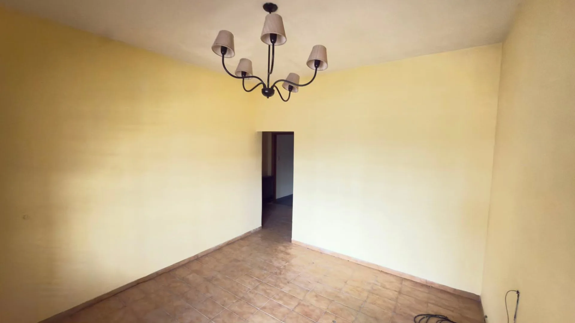 ALQUILER CASA SOBRE AVENIDA LEANDRO ALEM foto 2