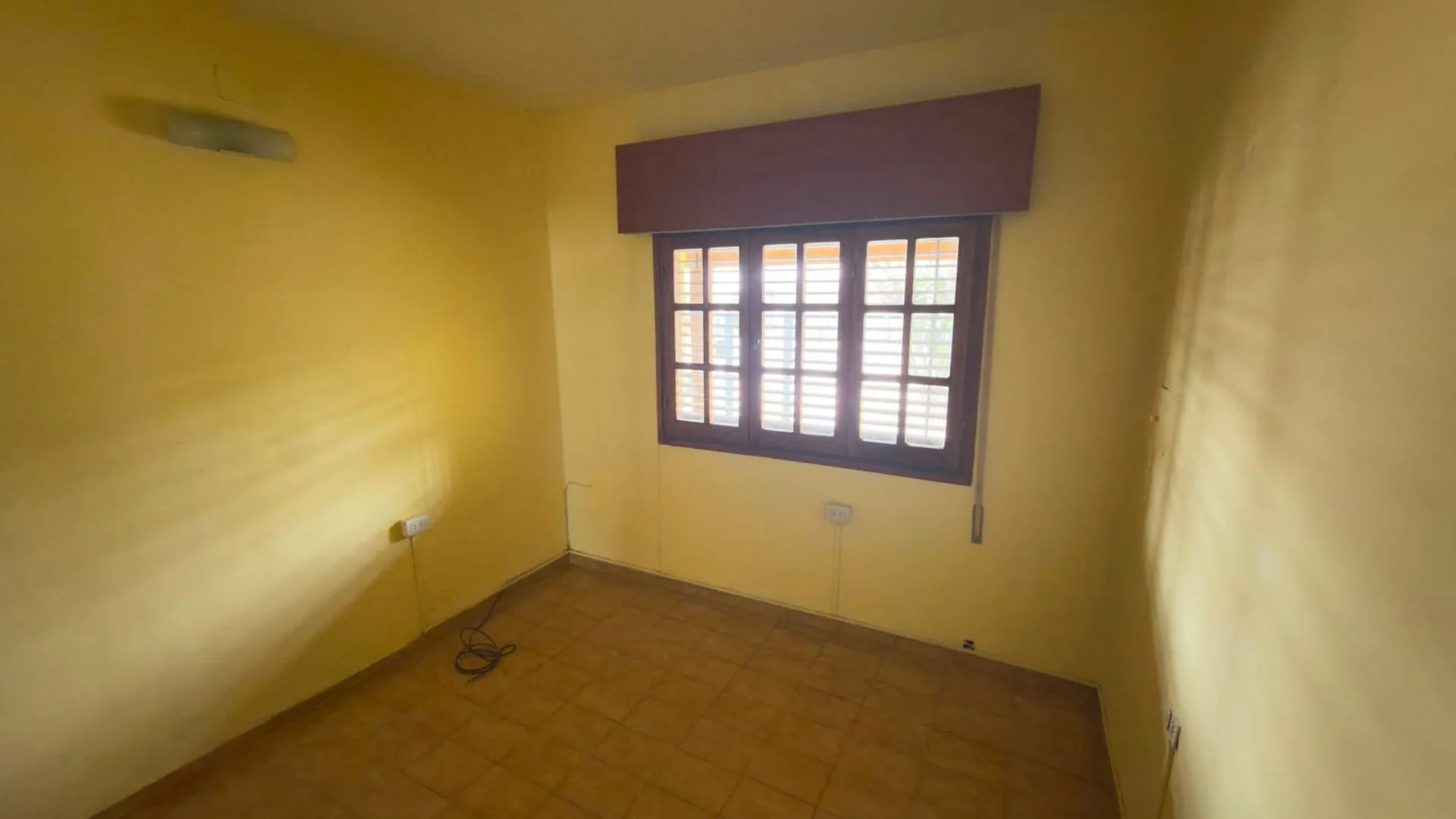 ALQUILER CASA SOBRE AVENIDA LEANDRO ALEM foto 4