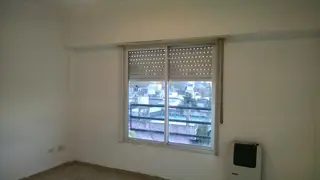 Departamento 2 amb. amplios, con terraza propia foto 2