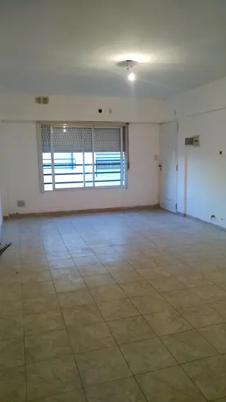 Departamento 2 amb. amplios, con terraza propia foto 4