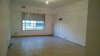 Departamento 2 amb. amplios, con terraza propia foto 5