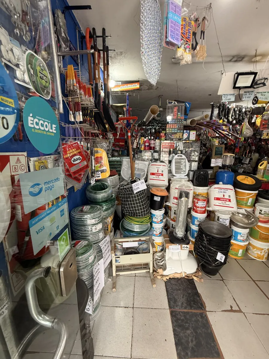 VENDO FONDO DE COMERCIO RUBRO FERRETERIA foto 2