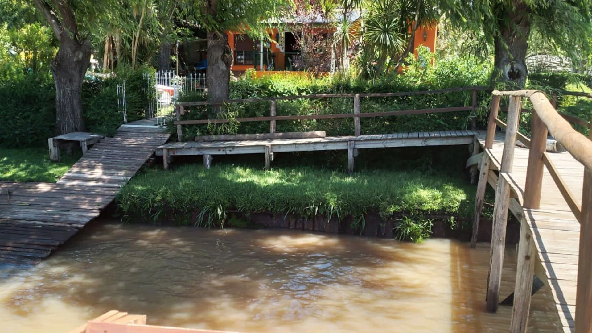 VENTA CASA Y CABAÑA DELTA TIGRE - RIO SARMIENTO foto 4