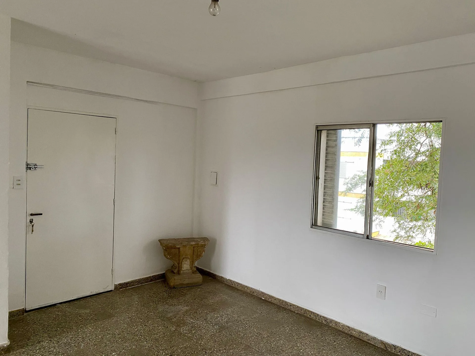VENTA DE DEPTO CON BALCON 3 DORM EN B° DIZA- SMT foto 3