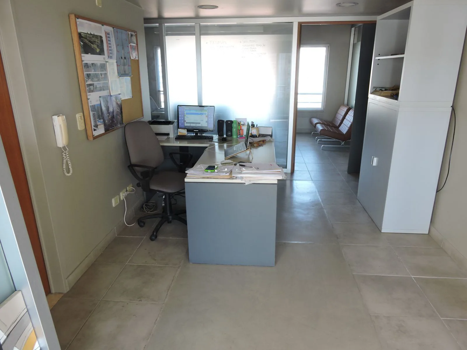 OFICINAS MORON PISO COMPLETO foto 4