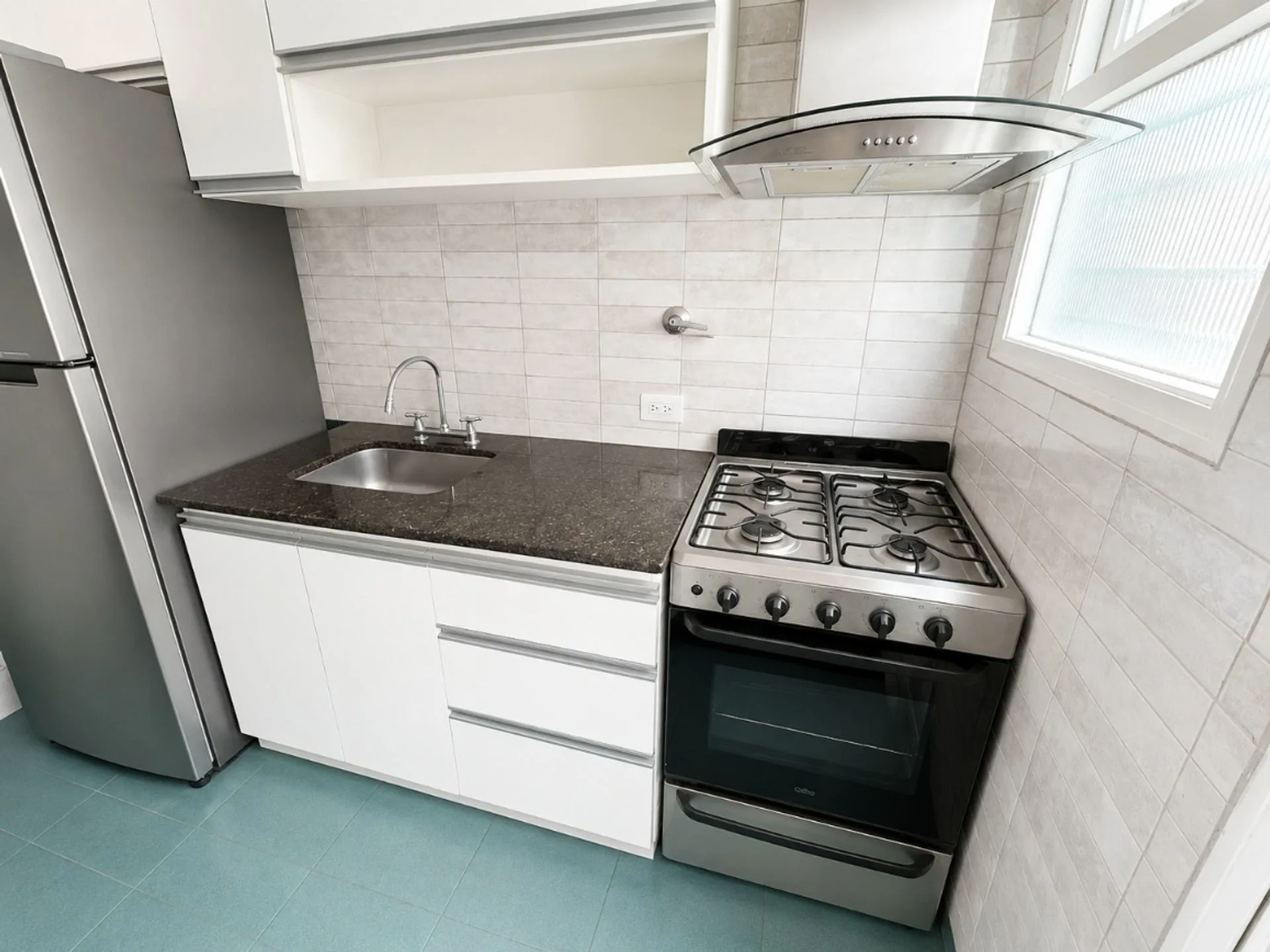 Duplex 2 amb c/patio y balcon a 50mts del mar foto 5