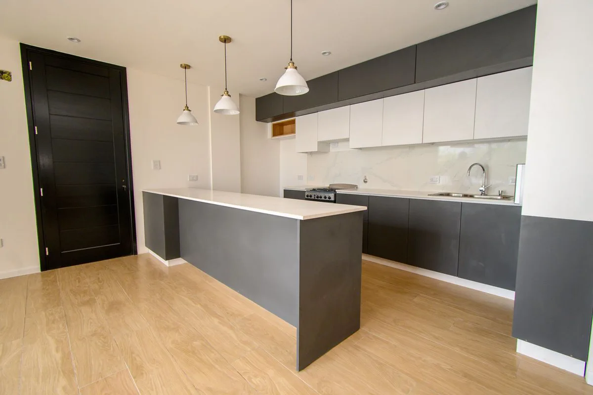VENTA - PISO DE 3 DORMITORIOS CON COCHERA foto 4