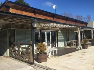 Hermosa casa-quinta en entorno natural, sierras de Tandil. Zona Don Bosco. foto 1