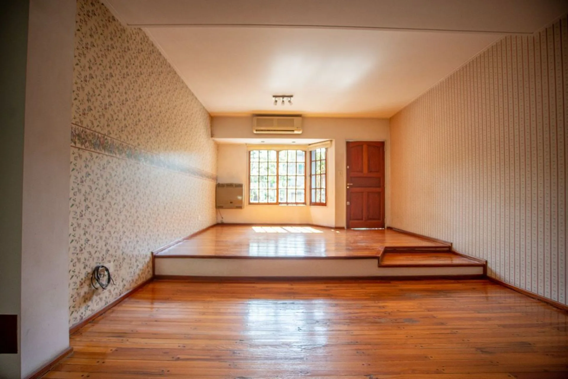 TRIPLEX 5 AMB C/DEP JARDIN Y 2 COCHERAS A/CREDITO foto 3