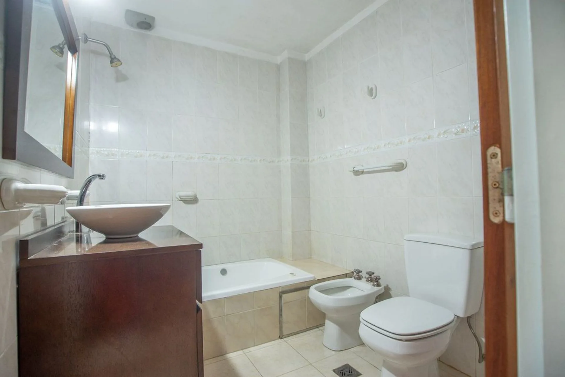 TRIPLEX 5 AMB C/DEP JARDIN Y 2 COCHERAS A/CREDITO foto 5