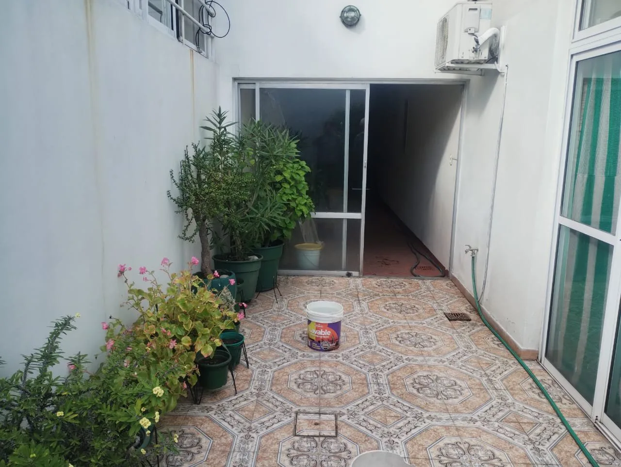 CASA PARA DOS FAMILIAS EN PLANTA BAJA CON COCHERA AMPLIA, Aquino 5400 - Villa Lugano foto 2