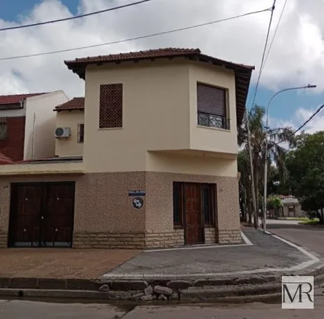 CASA AMPLIA 4 Ambientes + DEPARTAMENTO 2 Ambientes = Oportunidad unica EN MUY BUEN ESTADO!!