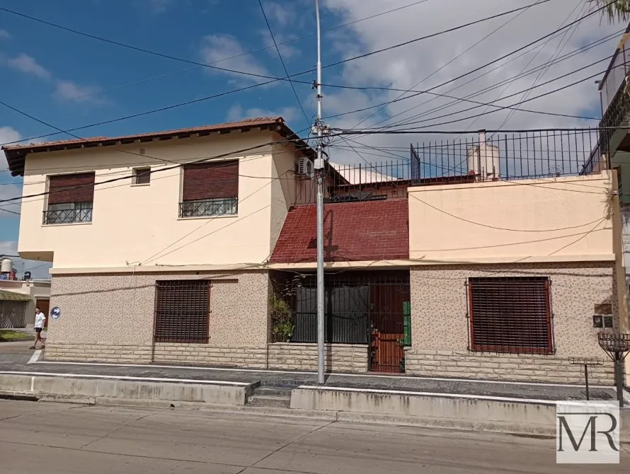 CASA AMPLIA 4 Ambientes + DEPARTAMENTO 2 Ambientes = Oportunidad unica EN MUY BUEN ESTADO!! foto 2