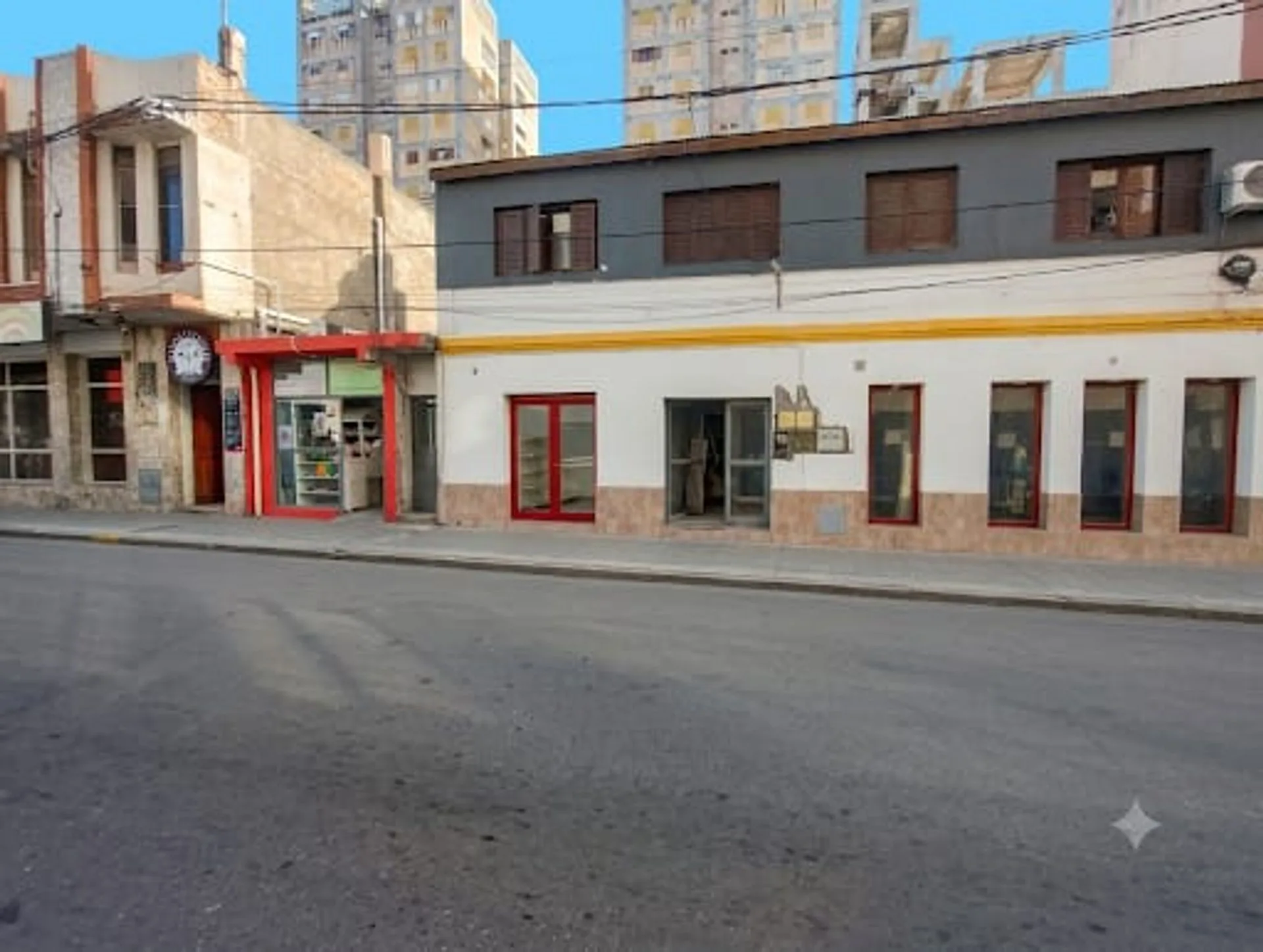 SE VENDEN LOCALES CÉNTRICOS 190 M2 TOT CATAMARCA foto 2