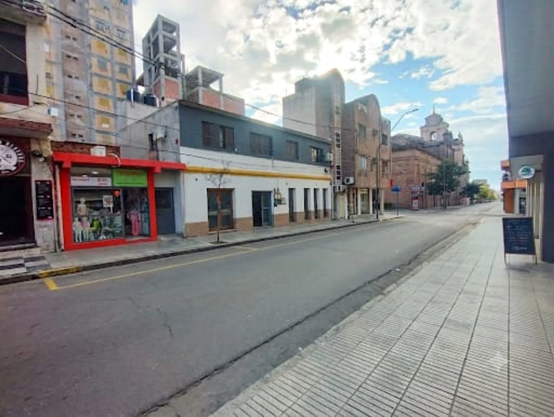 SE VENDEN LOCALES CÉNTRICOS 190 M2 TOT CATAMARCA foto 3