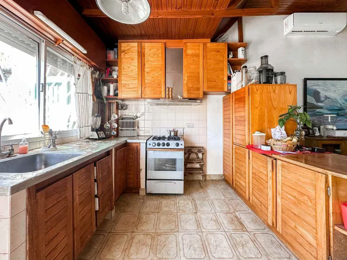 CASA 2 DORMITORIOS VENTA LA PLATA +PILETA+QUINCHO foto 4