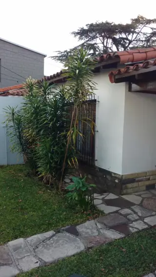 SE VENDE EXCELENTE PH DE 3 AMBIENTES AL FRENTE EN MARTINEZ CON PATIO Y COCHERA. foto 3