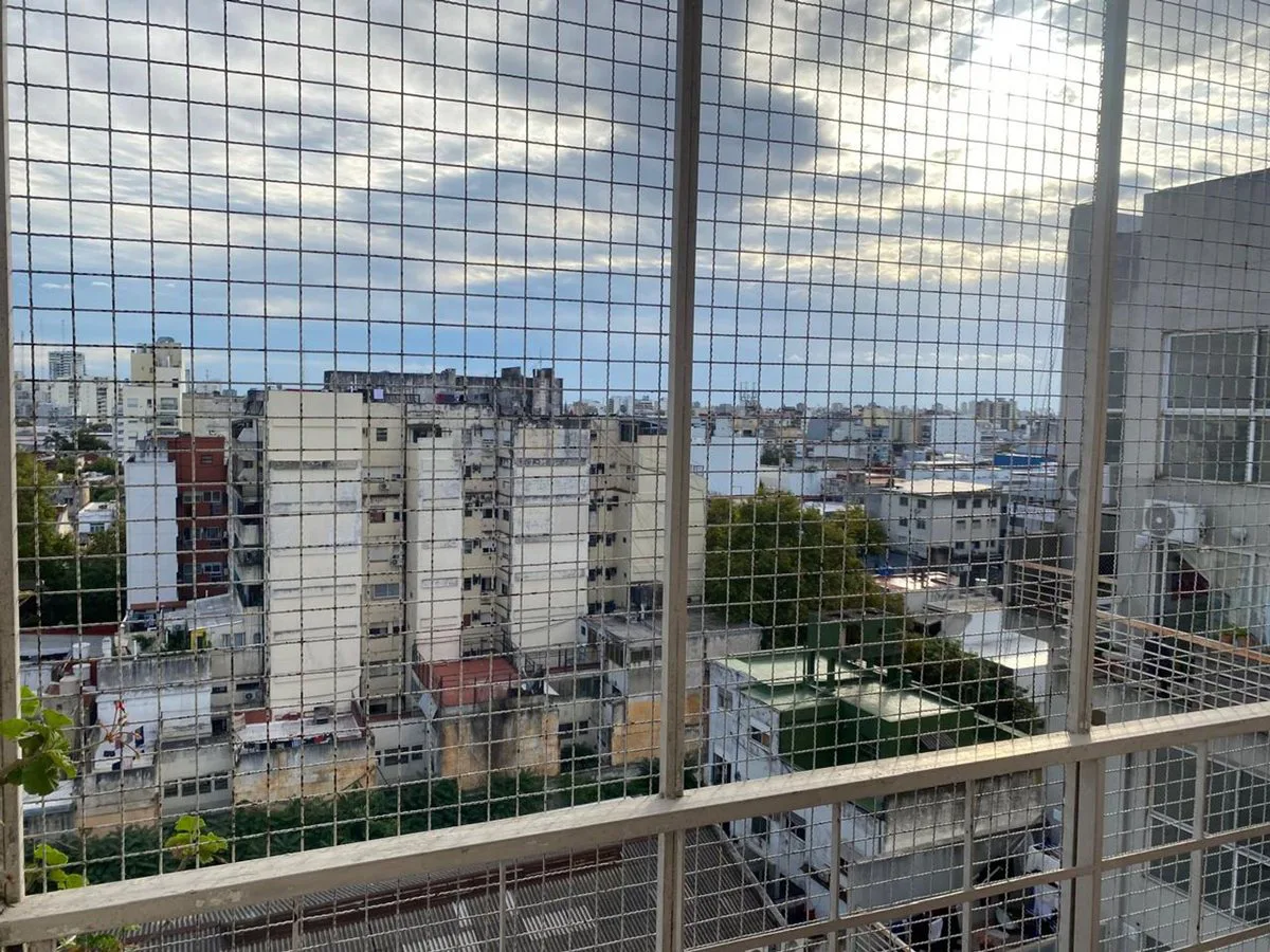 2 AMBIENTES EN FLORES CON BALCÓN, VISTA ABIERTA foto 3